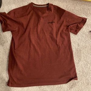 Patagonia dark red t-shit